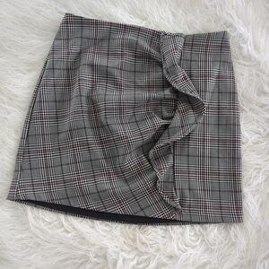 EXPRESS Chic Gray Plaid Ruffle Mini Skirt Size 6